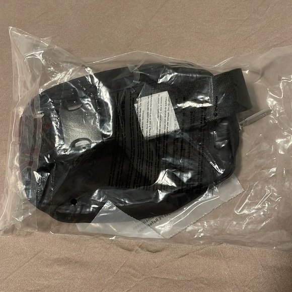 Lululemon everywhere 1L belt bag black - Picture 3 of 3